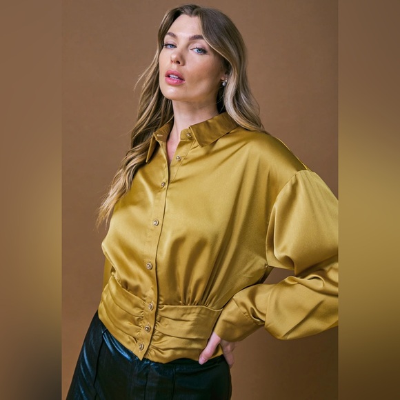 Flying Tomato Romantic Moves woven top in gold satin finish shirred waist sz S - Picture 2 of 9